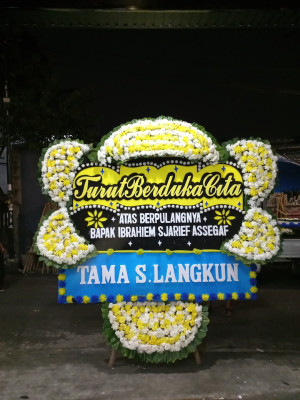Papan Bunga Duka di Poigar